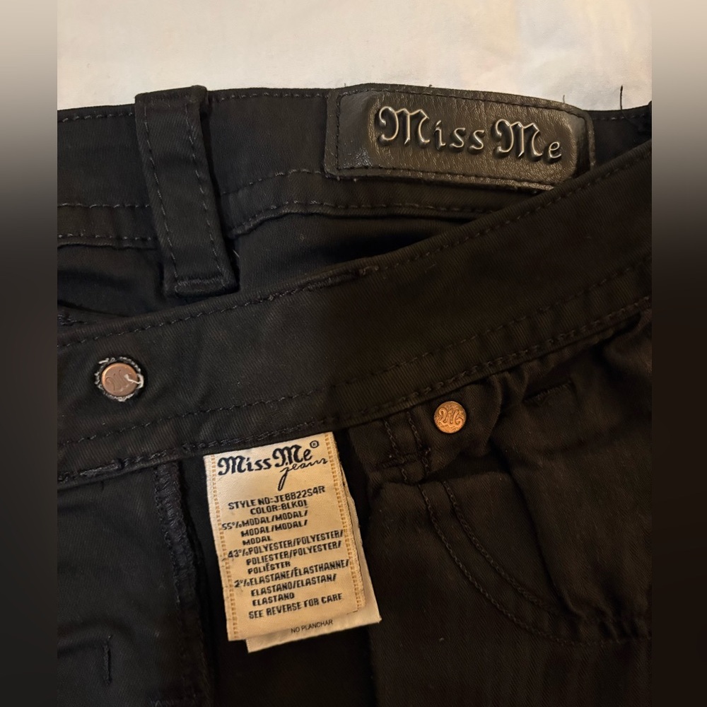Miss Me Signature Skinny Black Jeans JE8822S4R Color BLK01 detail jeans size 27